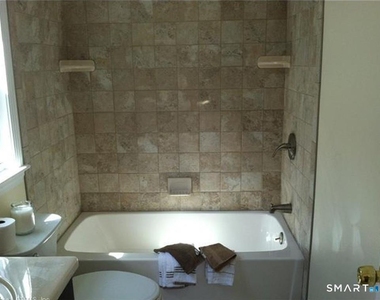 33 Inverness Lane - Photo Thumbnail 5