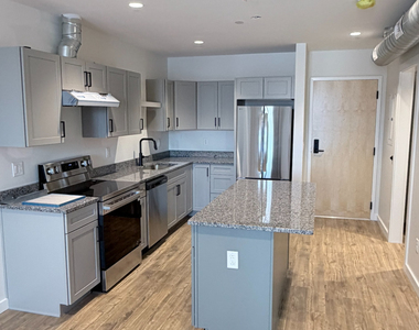 345 Main Street - Photo Thumbnail 3