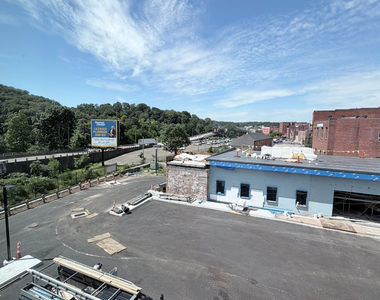 345 Main Street - Photo Thumbnail 9