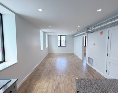 345 Main Street - Photo Thumbnail 4
