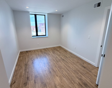 345 Main Street - Photo Thumbnail 6