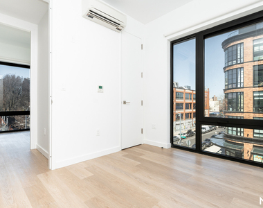 527 Grand Ave - Photo Thumbnail 13