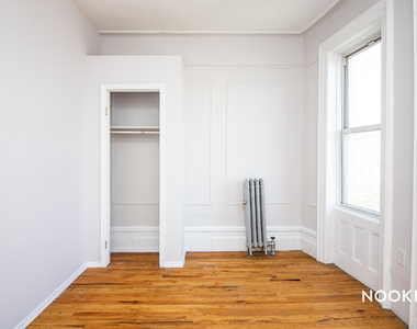 784 St Johns Pl - Photo Thumbnail 4