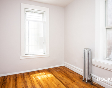 784 St Johns Pl - Photo Thumbnail 8
