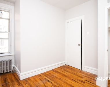 784 St Johns Pl - Photo Thumbnail 5