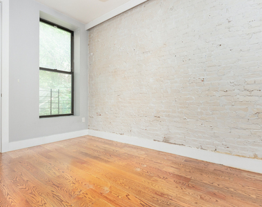 102 Rogers Ave - Photo Thumbnail 5