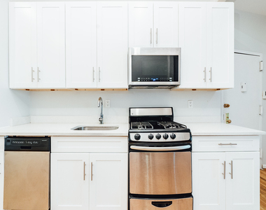 309 Jefferson St - Photo Thumbnail 9