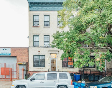 1013 Pacific St - Photo Thumbnail 2