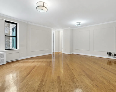 226 East 70th Street - Photo Thumbnail 1