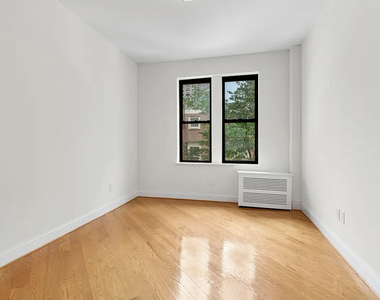 226 East 70th Street - Photo Thumbnail 3