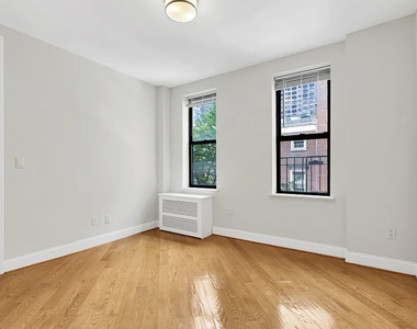 226 East 70th Street - Photo Thumbnail 4