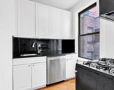 226 East 70th Street - Photo Thumbnail 5