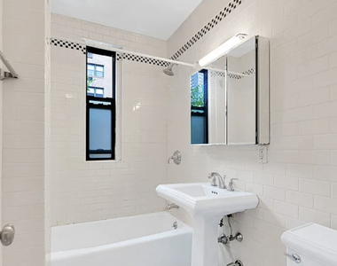 226 East 70th Street - Photo Thumbnail 6
