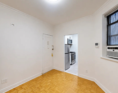 East 73rd Street - Photo Thumbnail 7