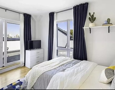 854 Metropolitan Avenue - Photo Thumbnail 6