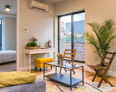 185 Leonard St - Photo Thumbnail 5
