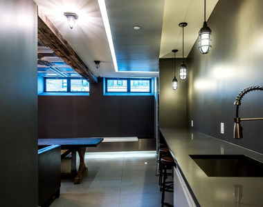 185 Leonard St - Photo Thumbnail 4