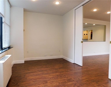 112 Washington Pl - Photo Thumbnail 12