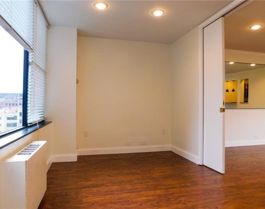 112 Washington Pl - Photo Thumbnail 13