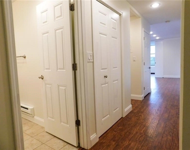 112 Washington Pl - Photo Thumbnail 5