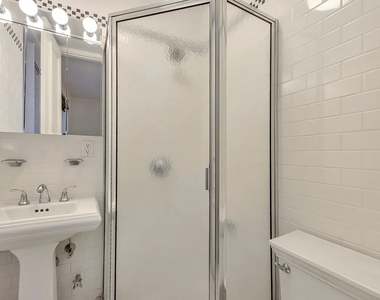 226 East 70th Street - Photo Thumbnail 4