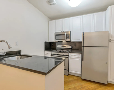 226 East 70th Street - Photo Thumbnail 1