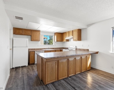 3649 Van Dyke Avenue - Photo Thumbnail 4