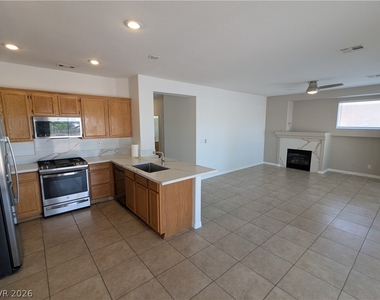 1016 Royal Plum Lane - Photo Thumbnail 6
