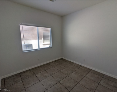 1016 Royal Plum Lane - Photo Thumbnail 11