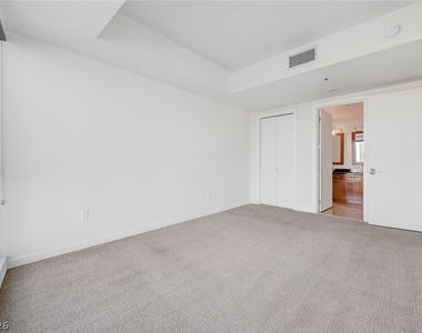 4575 Dean Martin Drive - Photo Thumbnail 20