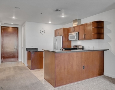 4575 Dean Martin Drive - Photo Thumbnail 10