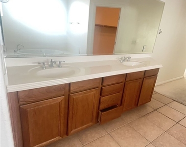 9201 Worsley Park Place - Photo Thumbnail 17
