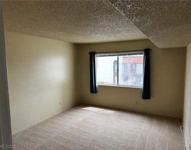 1405 Vegas Valley Drive - Photo Thumbnail 5