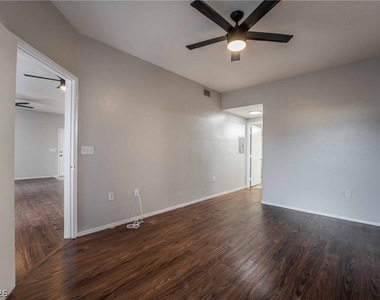 9303 Gilcrease Avenue - Photo Thumbnail 8