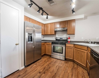 9303 Gilcrease Avenue - Photo Thumbnail 6