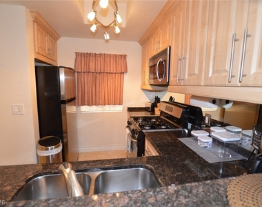 230 E Flamingo Road - Photo Thumbnail 3