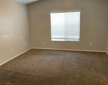 4445 Mount Penteli Avenue - Photo Thumbnail 11