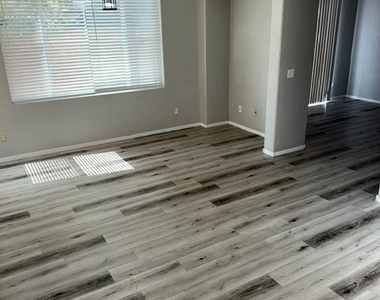 4445 Mount Penteli Avenue - Photo Thumbnail 5
