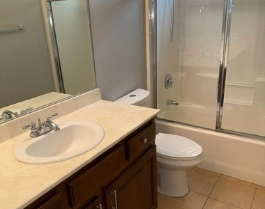 4445 Mount Penteli Avenue - Photo Thumbnail 19