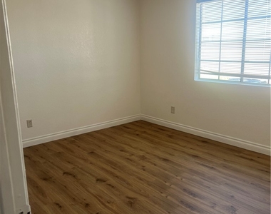 230 Mission Catalina Lane - Photo Thumbnail 7