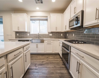 9459 Julie Inez Avenue - Photo Thumbnail 8