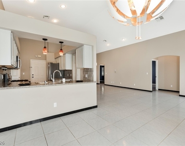 5049 Forest Oaks Drive - Photo Thumbnail 8