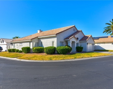 5049 Forest Oaks Drive - Photo Thumbnail 5
