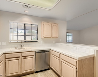 2851 S Valley View Boulevard - Photo Thumbnail 11