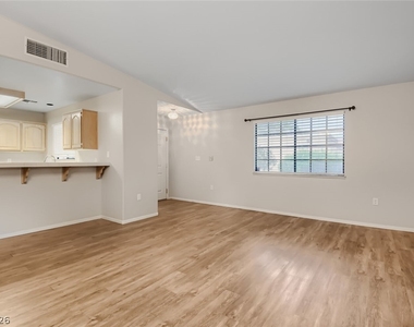 2851 S Valley View Boulevard - Photo Thumbnail 4