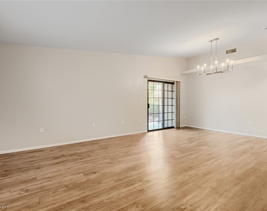 2851 S Valley View Boulevard - Photo Thumbnail 6
