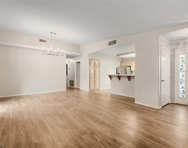 2851 S Valley View Boulevard - Photo Thumbnail 5