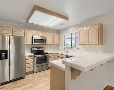 2851 S Valley View Boulevard - Photo Thumbnail 9