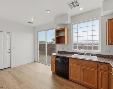 8604 Splendid Leaf Court - Photo Thumbnail 7