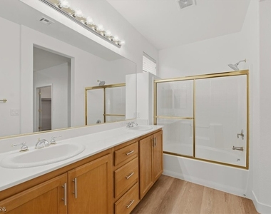 8604 Splendid Leaf Court - Photo Thumbnail 13